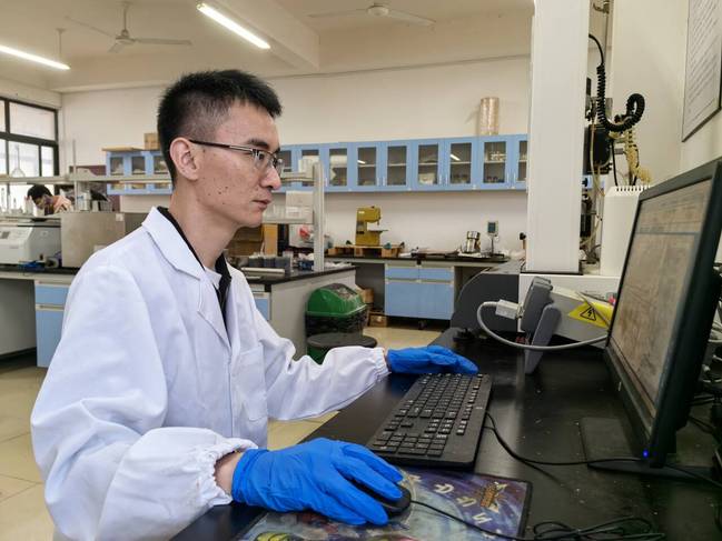 科教融合潤(rùn)物無(wú)聲，潛精研思助力雙碳 材料科學(xué)的創(chuàng)新引擎